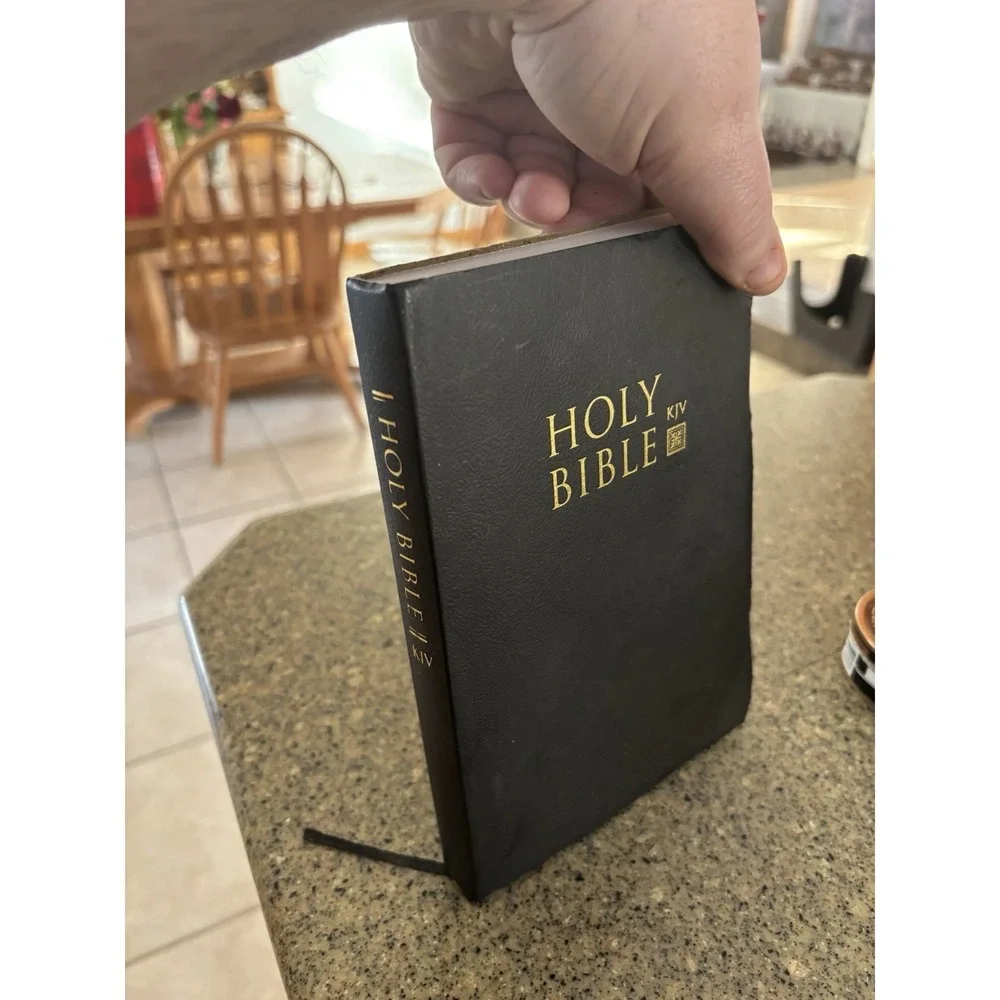 HOLY BIBLE Old & New Testaments Black - GODS Word